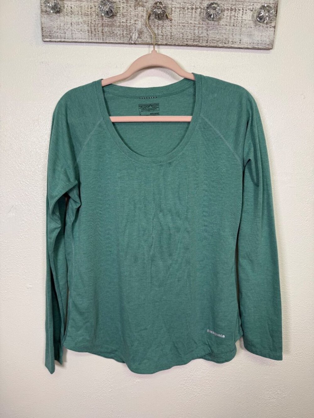 Patagonia Womens Long Sleeve Green Top Athletic Casual Streetwear Large
